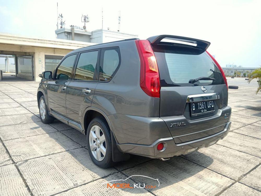 Mobil Nissan X-Trail 2009
