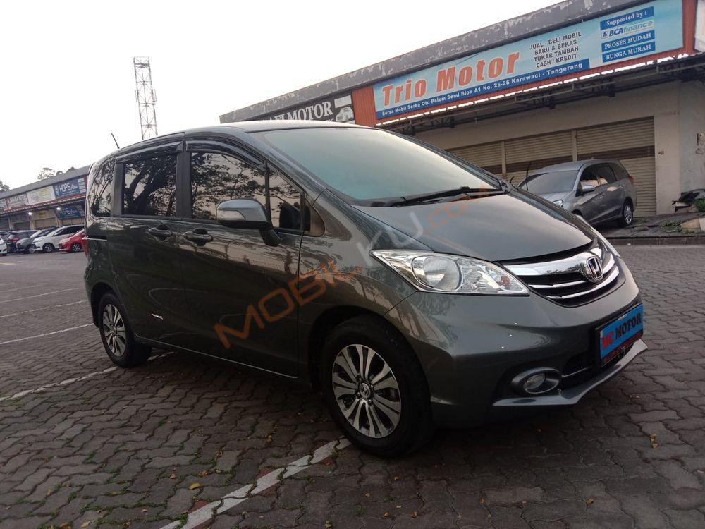 Mobil Honda Freed 2013