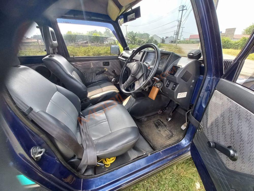 Mobil Suzuki Katana 2000