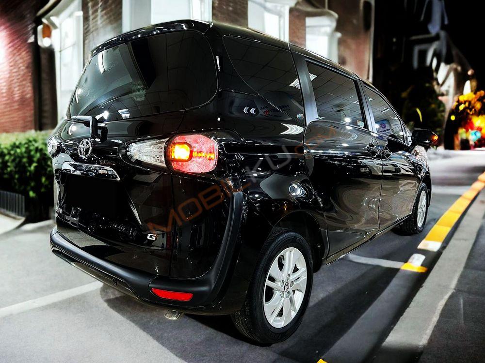 Mobil Toyota Sienta 2016