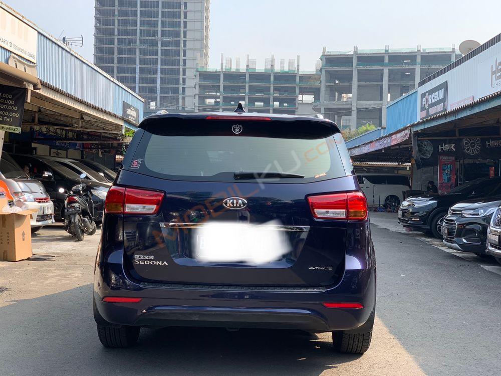 Mobil Kia Sedona 2017
