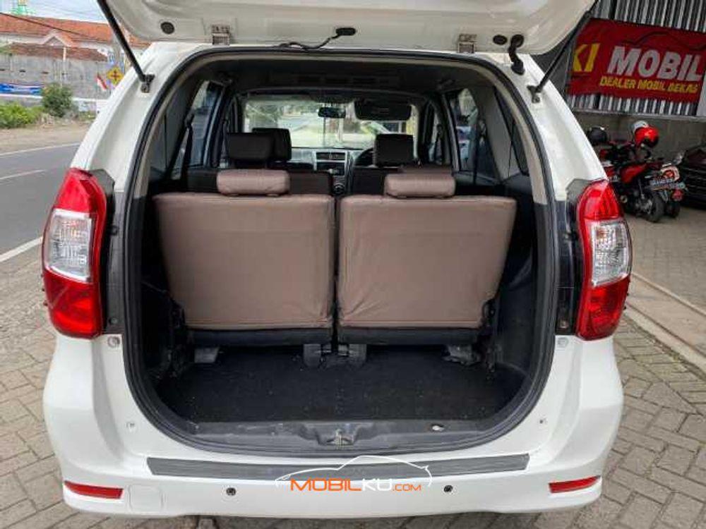 Mobil Daihatsu Xenia 2016