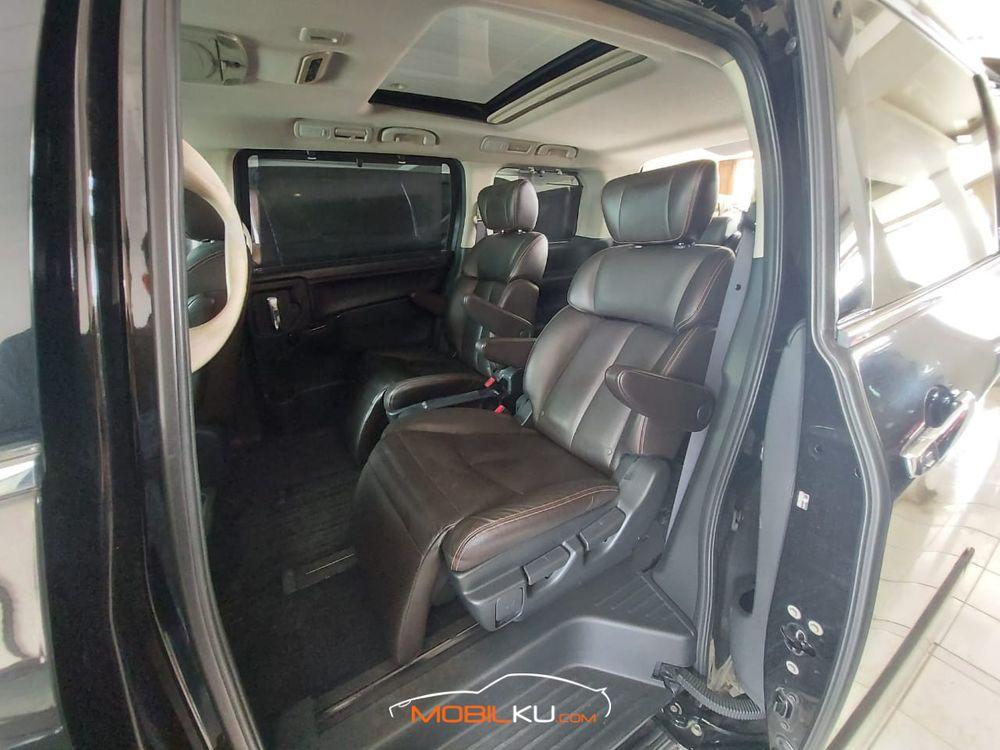 Mobil Nissan Elgrand 2011