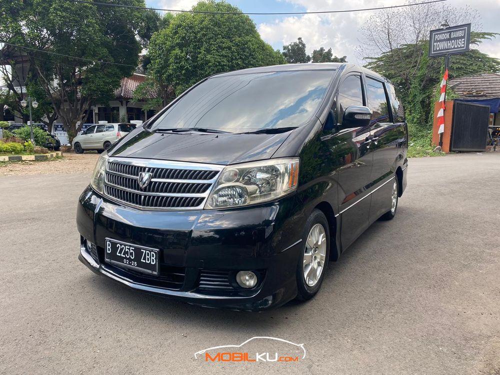 Mobil Toyota Alphard 2004