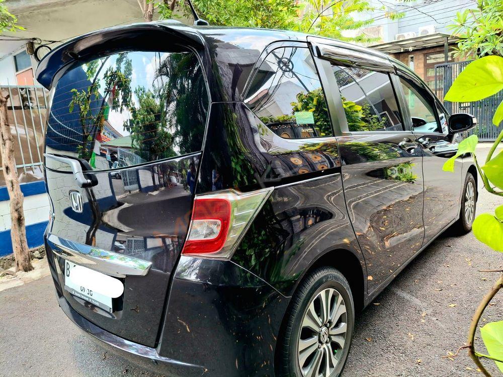 Mobil Honda Freed 2015
