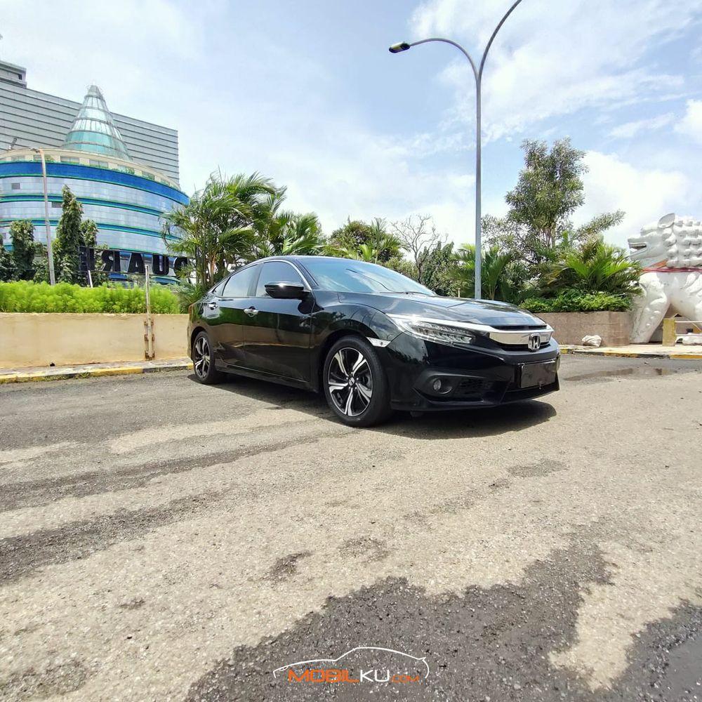 Mobil Honda Civic Sedan 2016