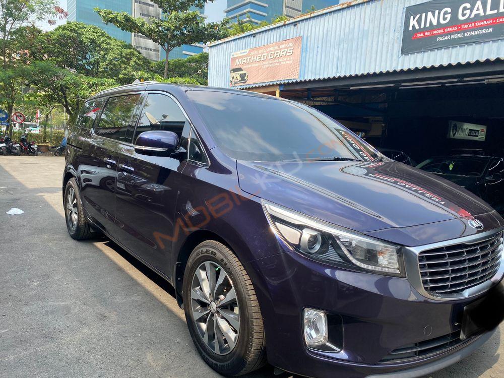 Mobil Kia Sedona 2017