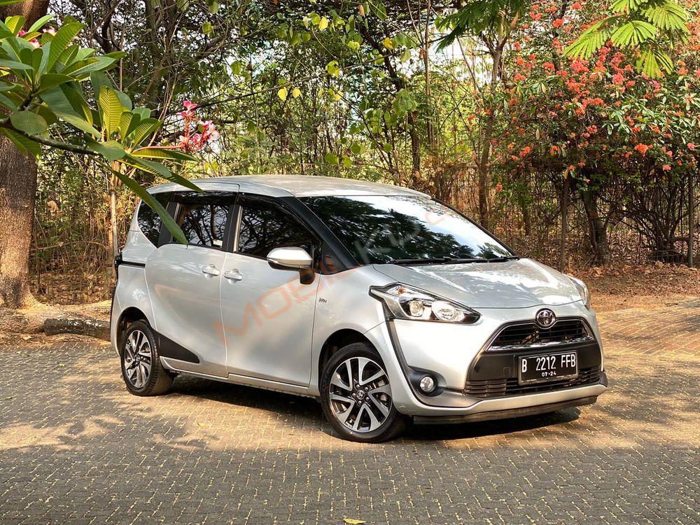 Mobil Toyota Sienta 2019