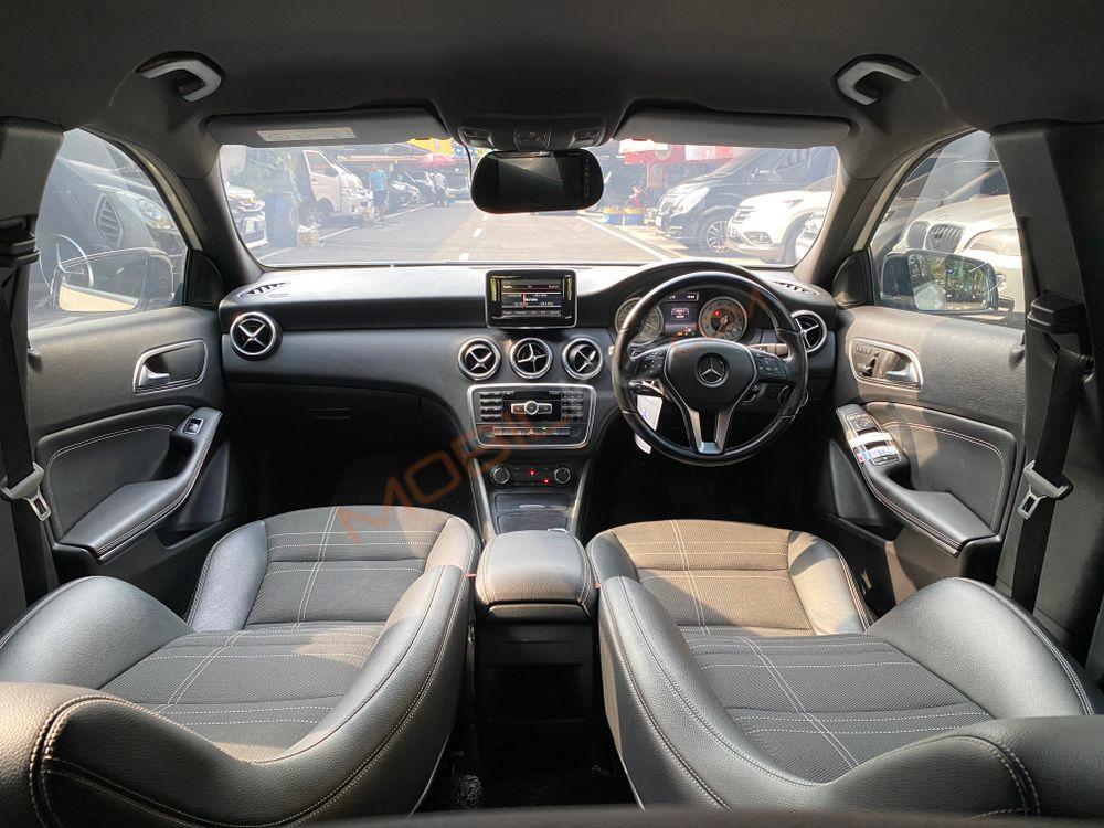 Mobil Mercedes-Benz A-Class 2013