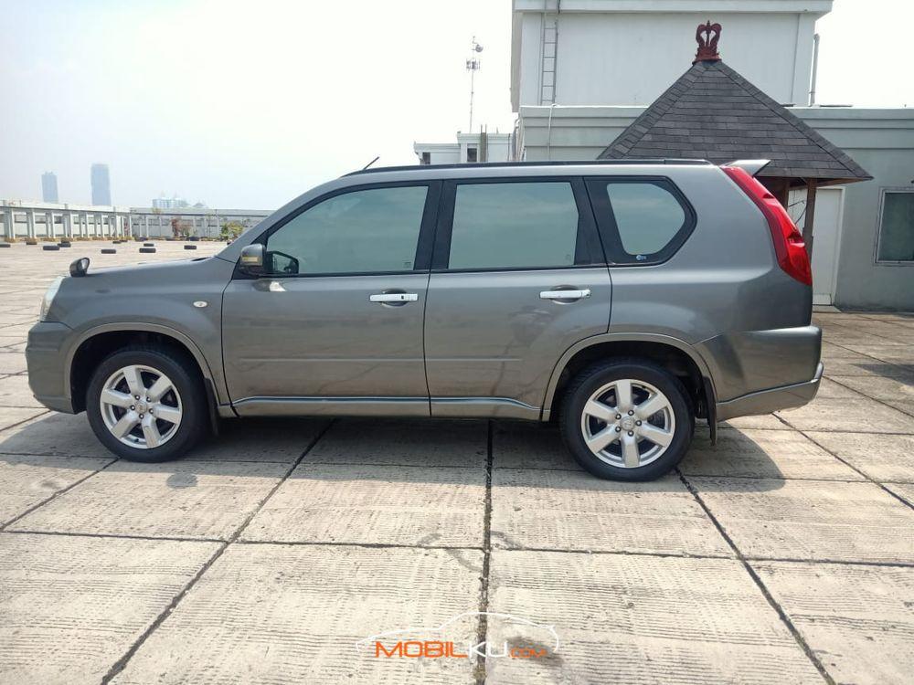 Mobil Nissan X-Trail 2009