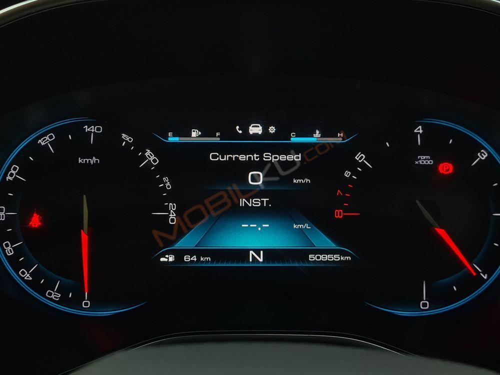 Mobil Wuling Almaz 2019