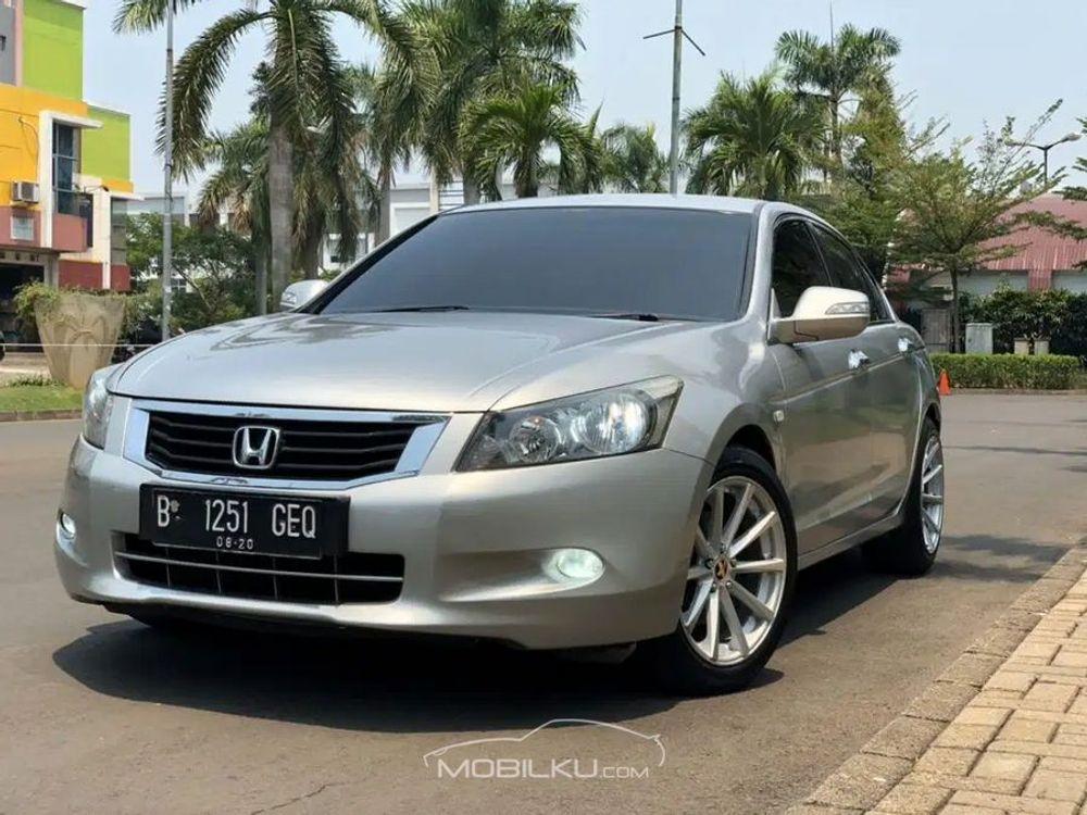 Mobil Honda Accord 2008