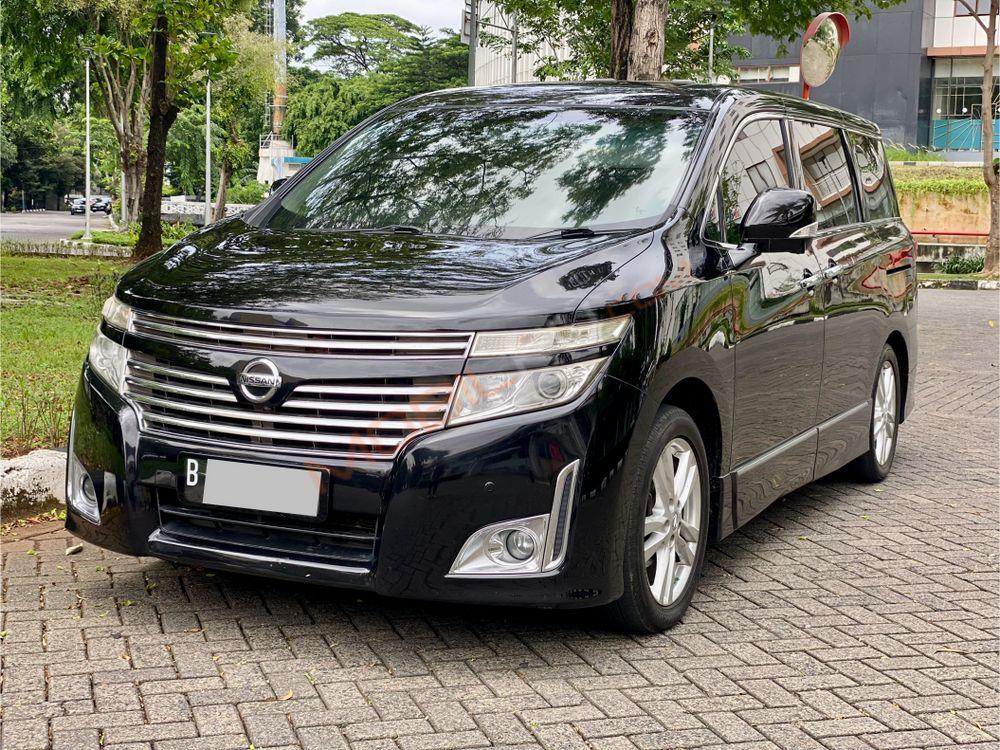 Mobil Nissan Elgrand 2011