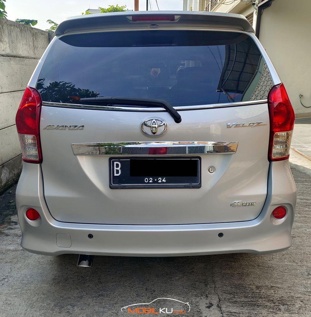 Mobil Toyota Avanza 2013