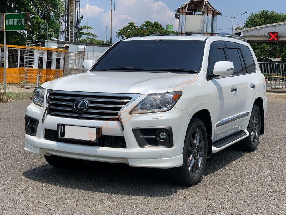 Mobil Lexus LX 2014