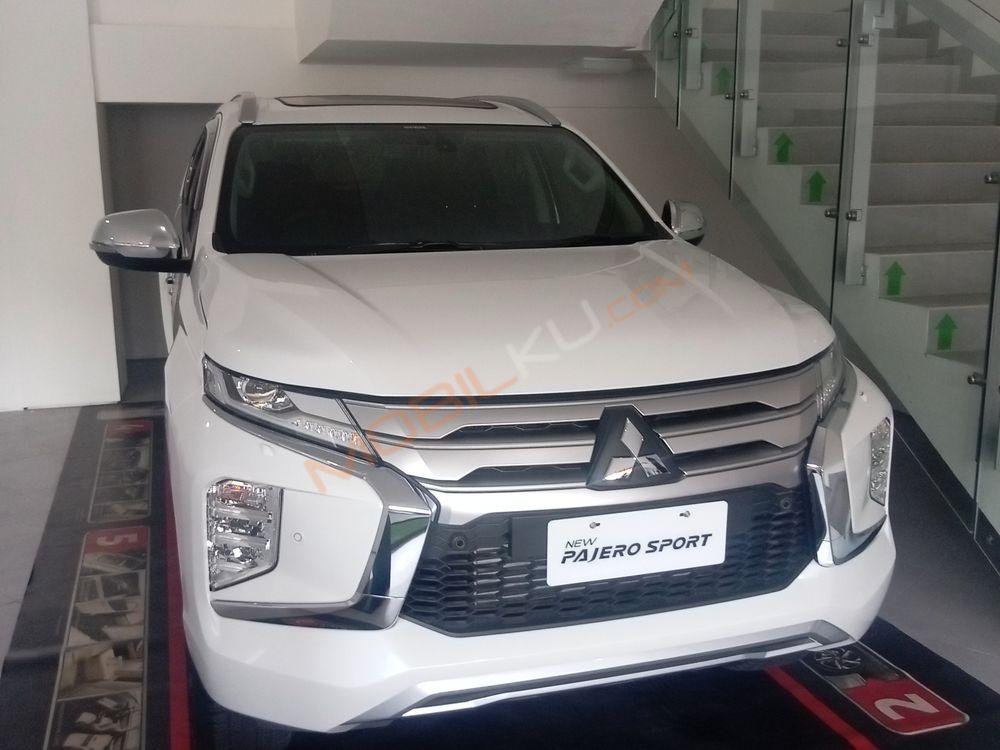 Mobil Mitsubishi Pajero Sport 2023