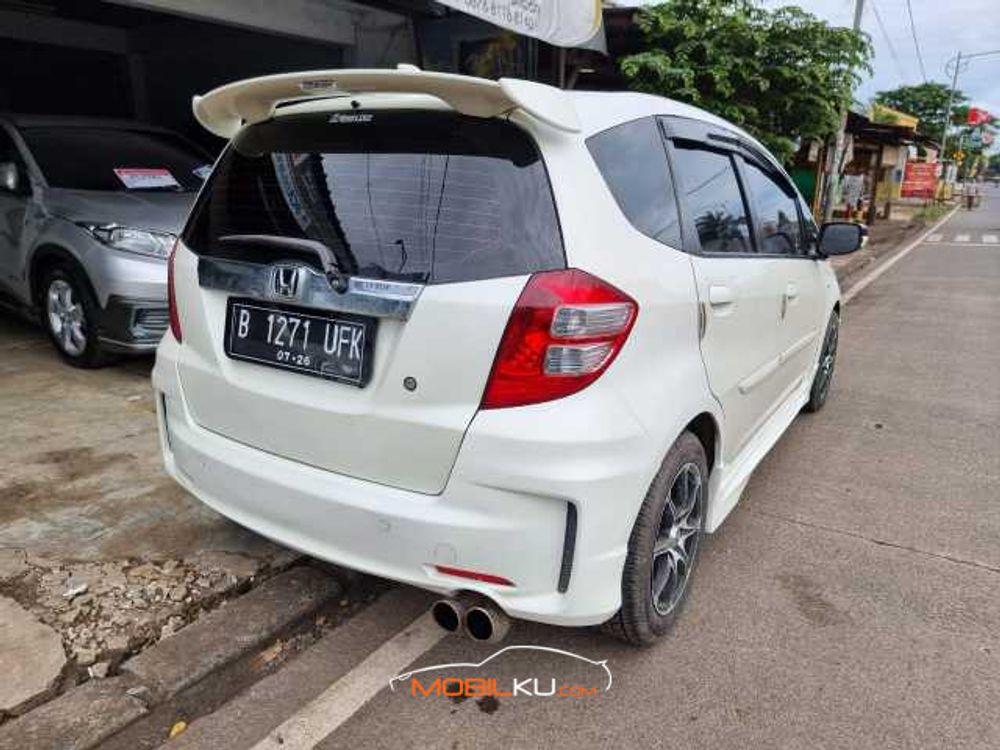 Mobil Honda Jazz 2009
