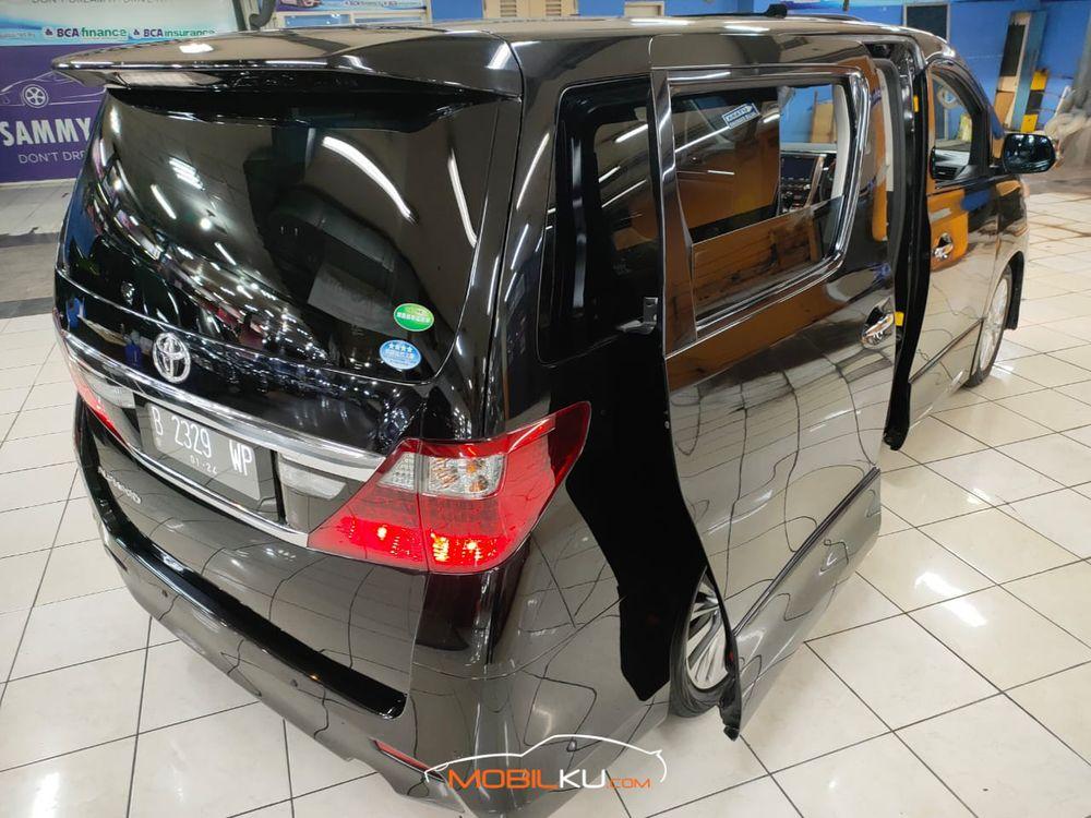 Mobil Toyota Alphard 2013