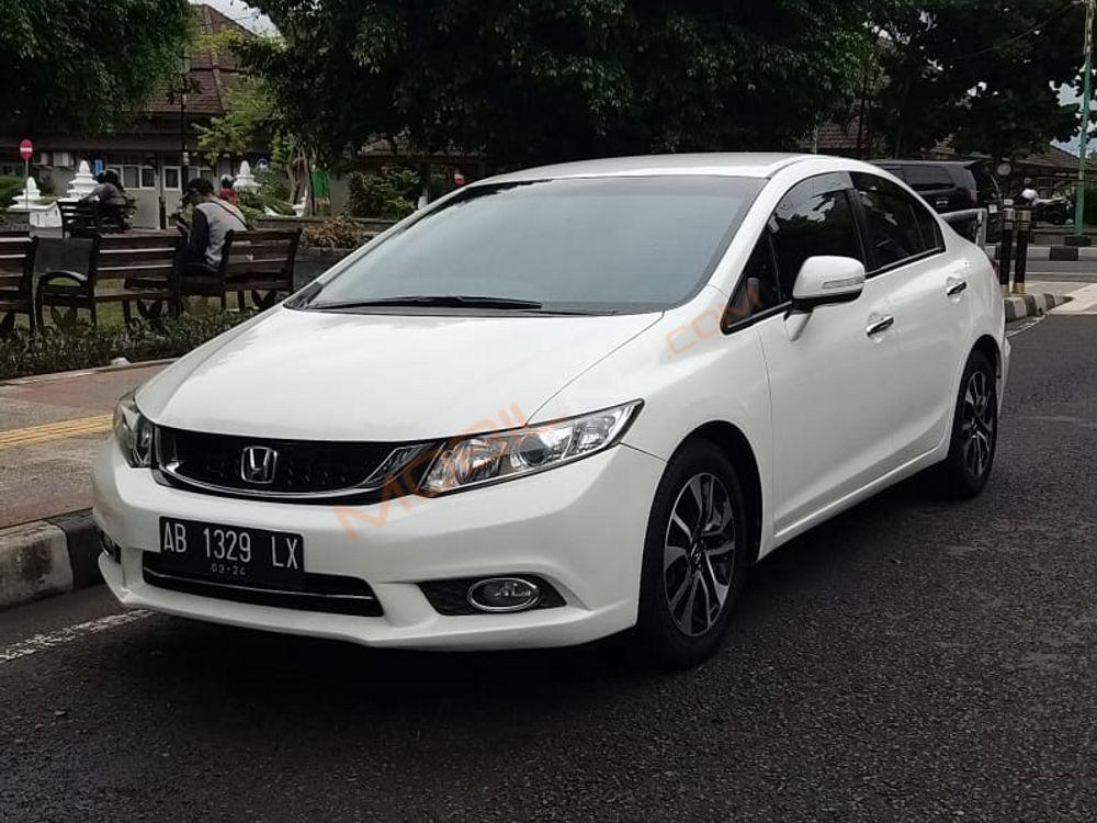 Mobil Honda Civic Sedan 2015