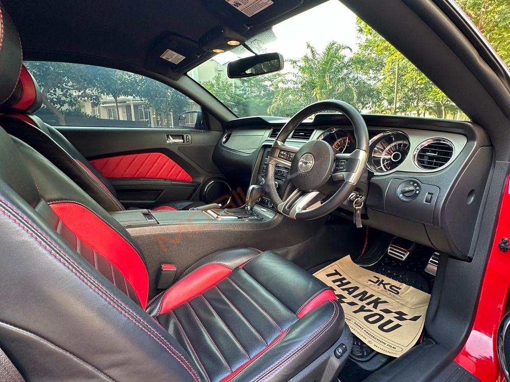 Mobil Ford Mustang 2013