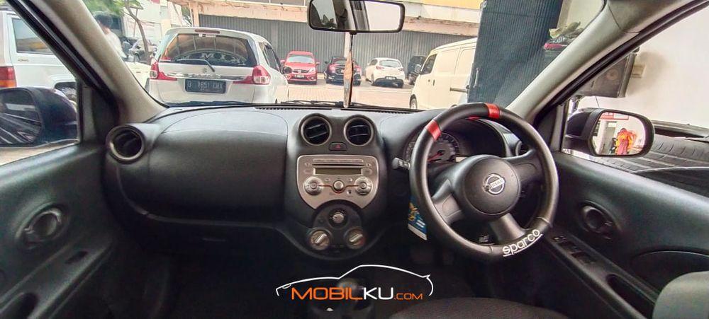 Mobil Nissan March 2013