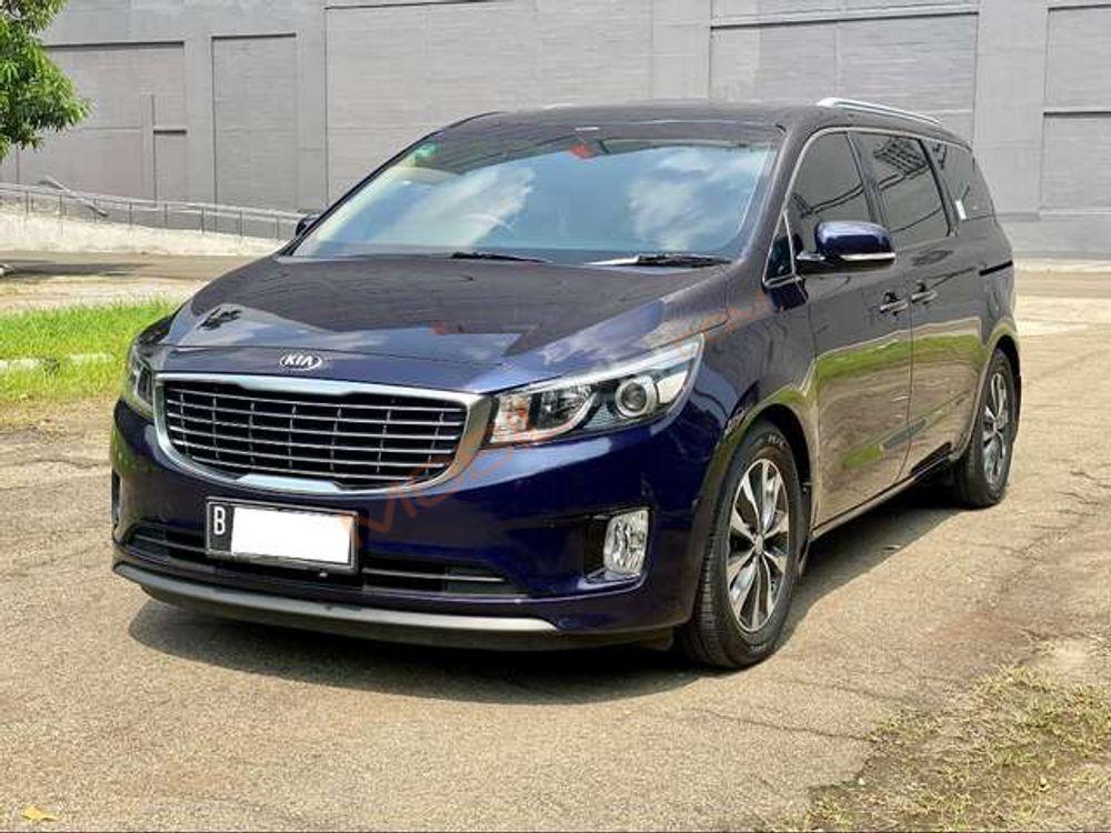 Mobil Kia Sedona 2017