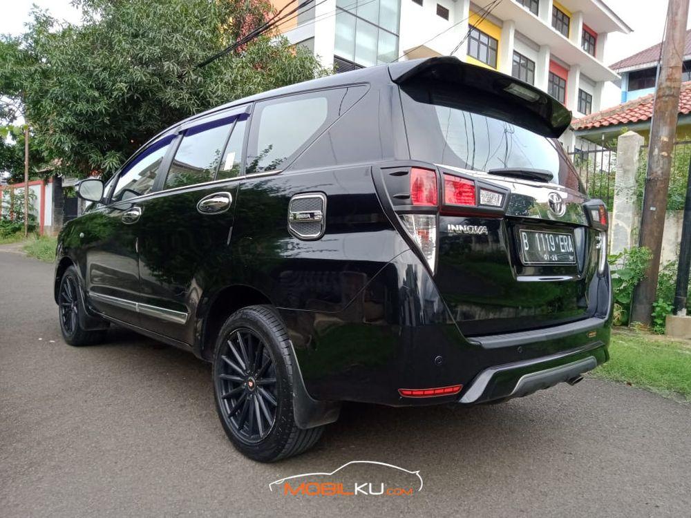 Mobil Toyota Kijang Innova 2017