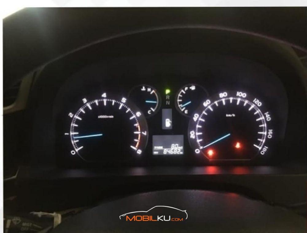 Mobil Toyota Alphard 2012