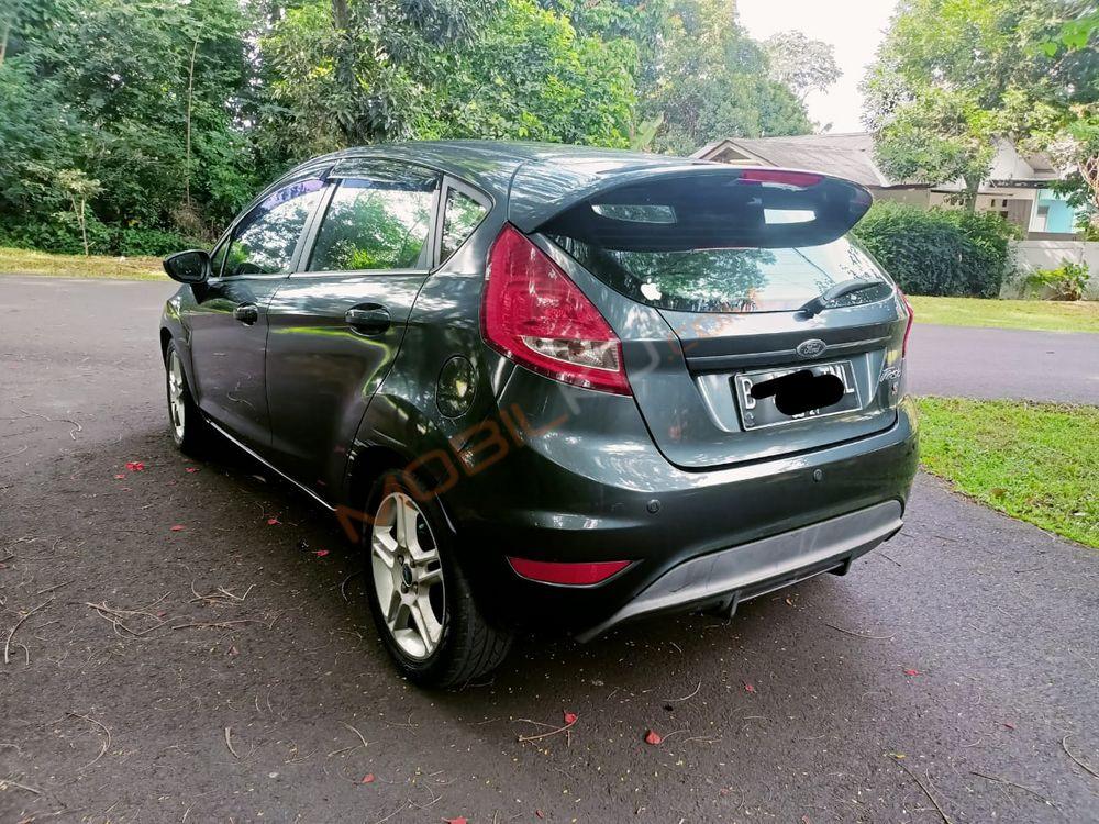 Mobil Ford Fiesta 2011