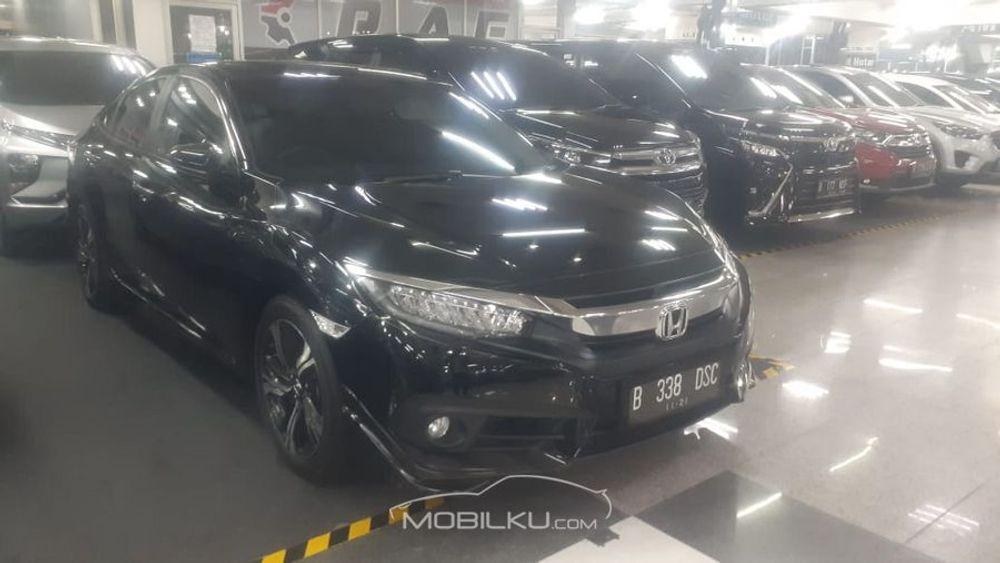 Mobil Honda Civic Sedan 2016