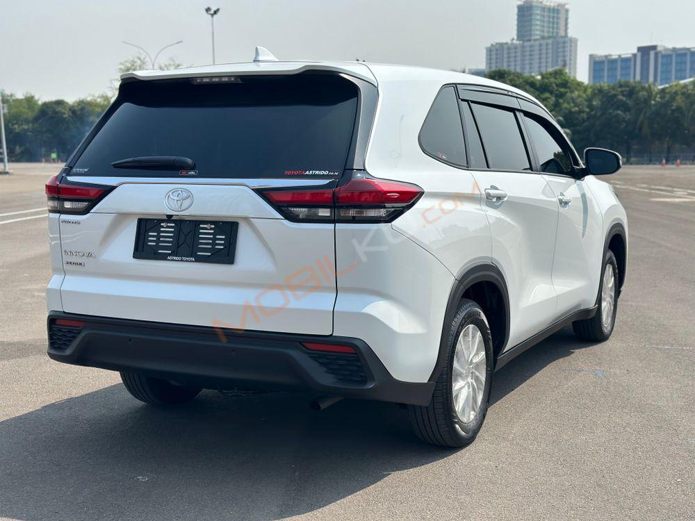 Mobil Toyota Kijang Innova Zenix 2023