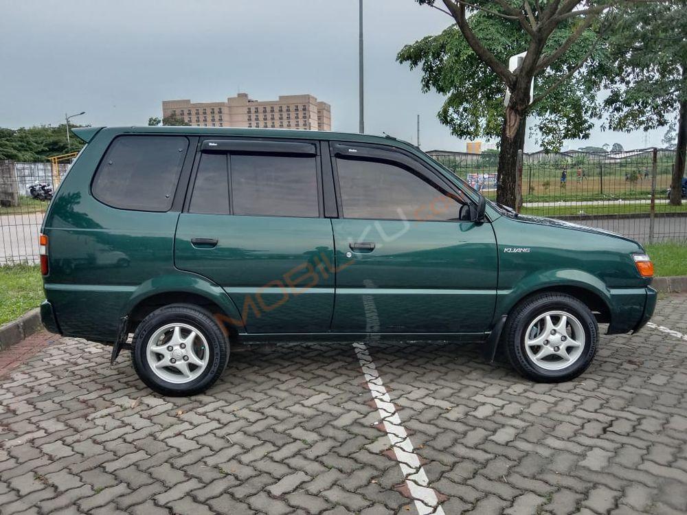 Mobil Toyota Kijang 1997