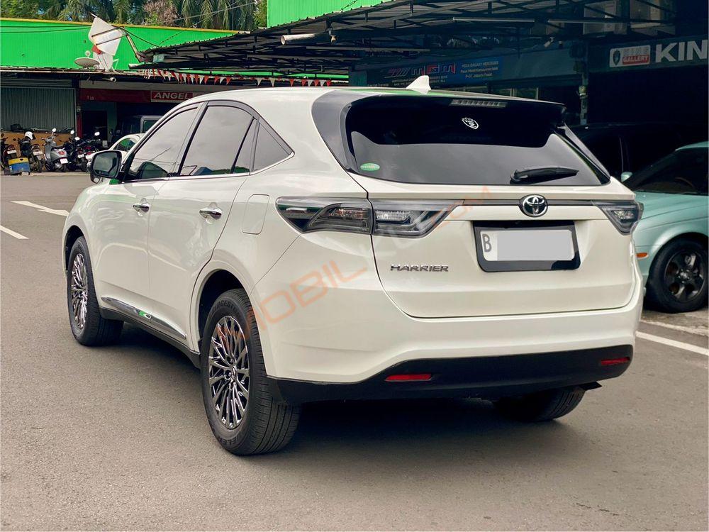 Mobil Toyota Harrier 2015