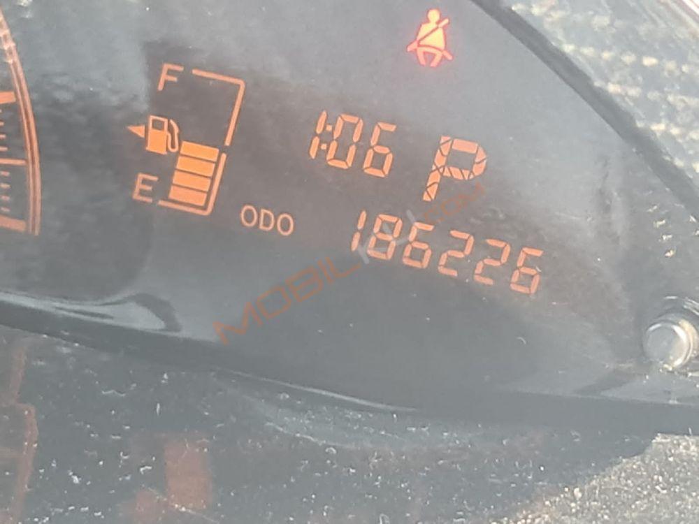 Mobil Toyota Yaris 2006