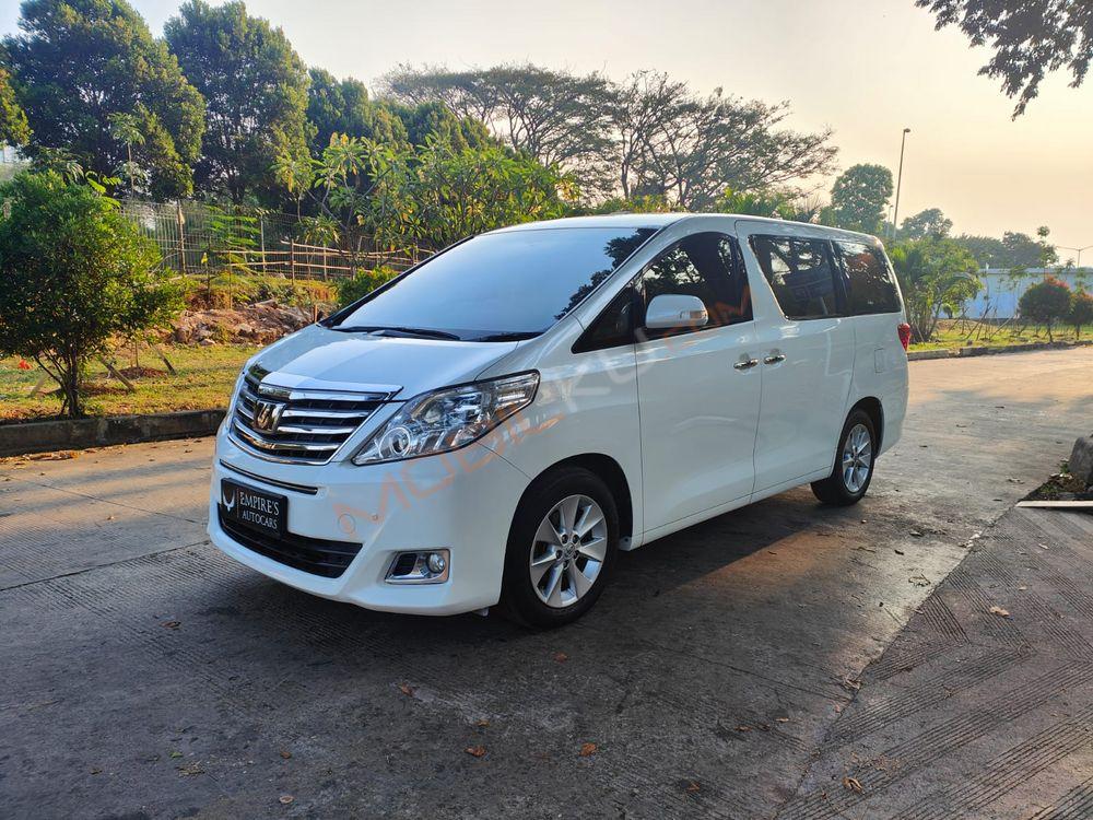 Mobil Toyota Alphard 2014