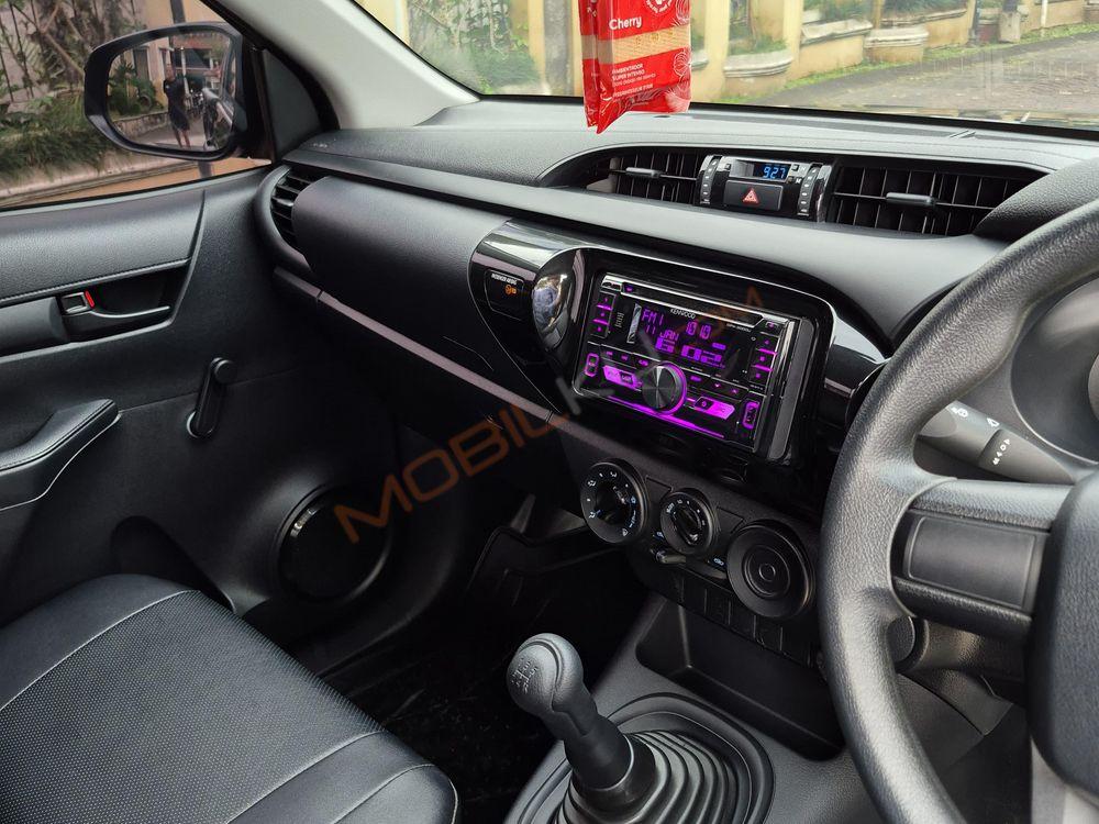 Mobil Toyota Hilux 2020