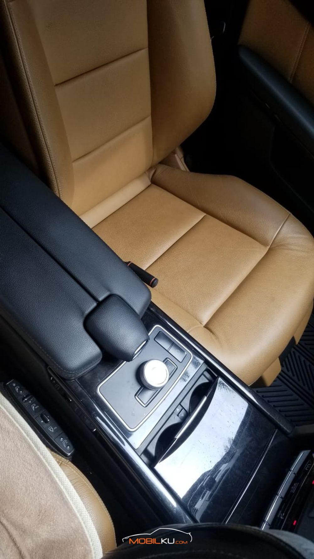 Mobil Mercedes-Benz E-Class 2012