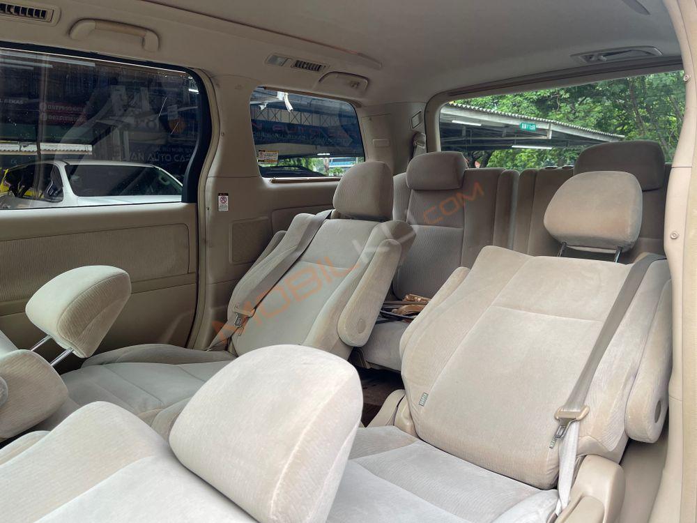 Mobil Toyota Alphard 2009