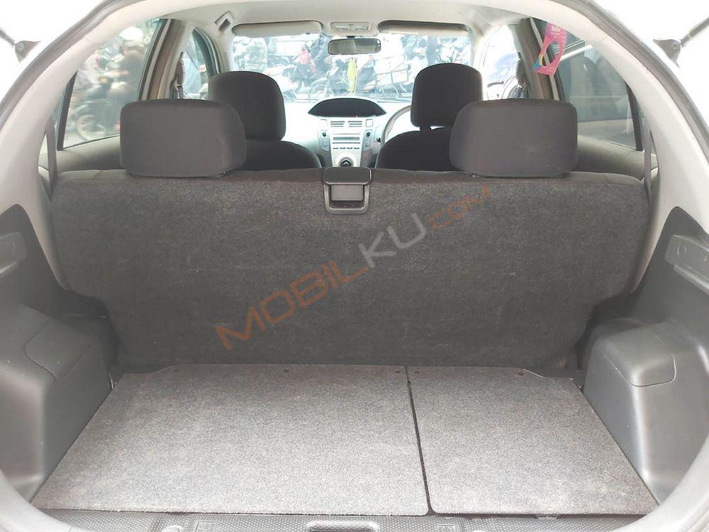 Mobil Toyota Yaris 2012