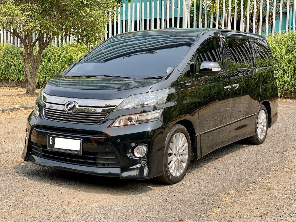 Mobil Toyota Vellfire 2013