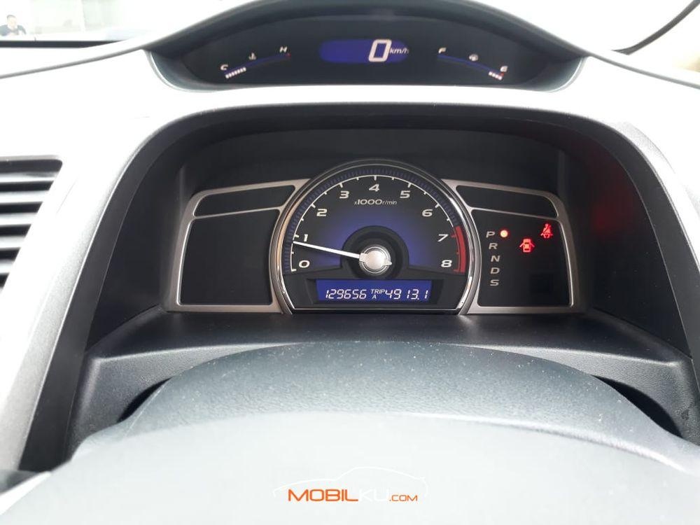 Mobil Honda Civic Sedan 2011