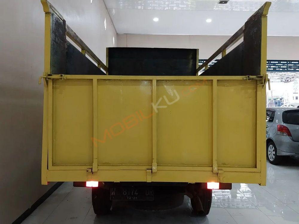 Mobil Mitsubishi Fuso 2015