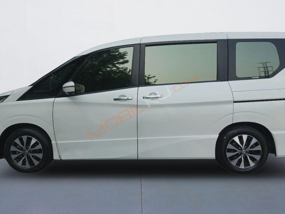 Mobil Nissan Serena 2019