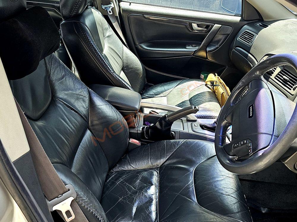 Mobil Volvo V70 2001