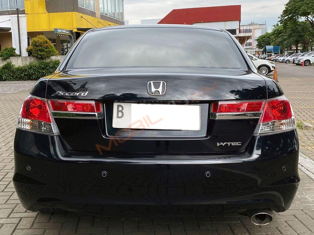 Mobil Honda Accord 2011