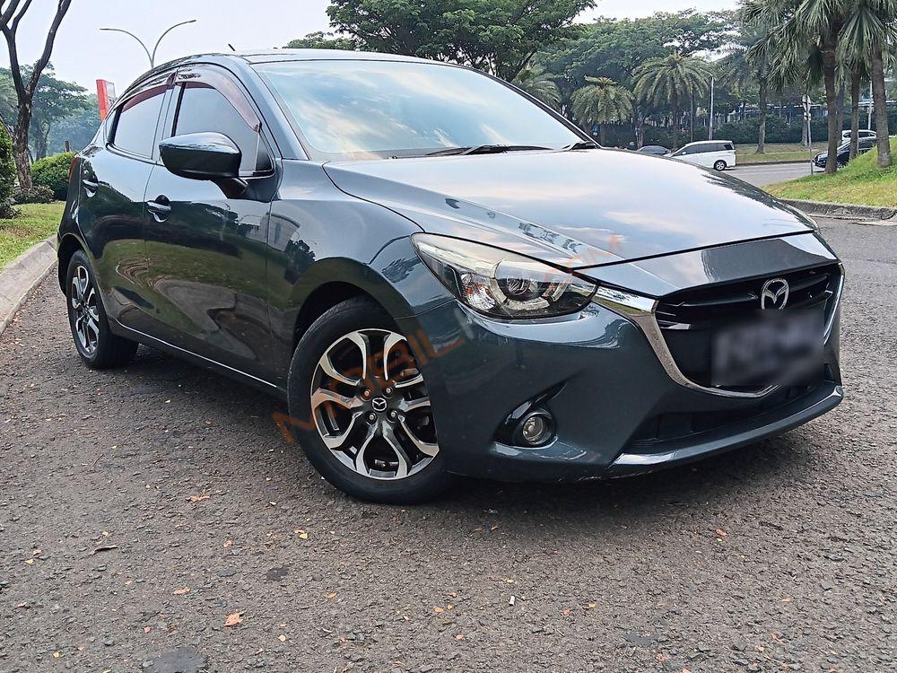 Mobil Mazda 2 Hatchback 2015