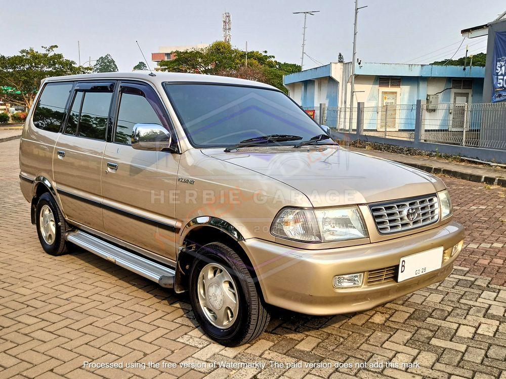 Mobil Toyota Kijang 2001