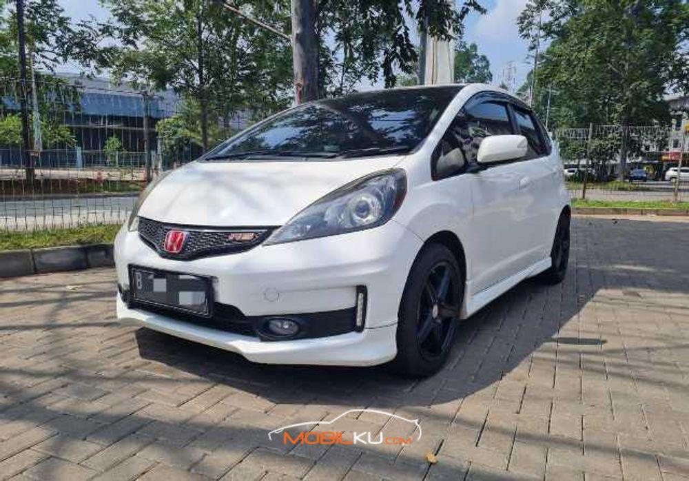 Mobil Honda Jazz 2013