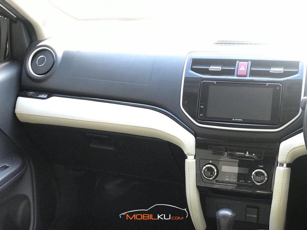 Mobil Toyota Rush 2019