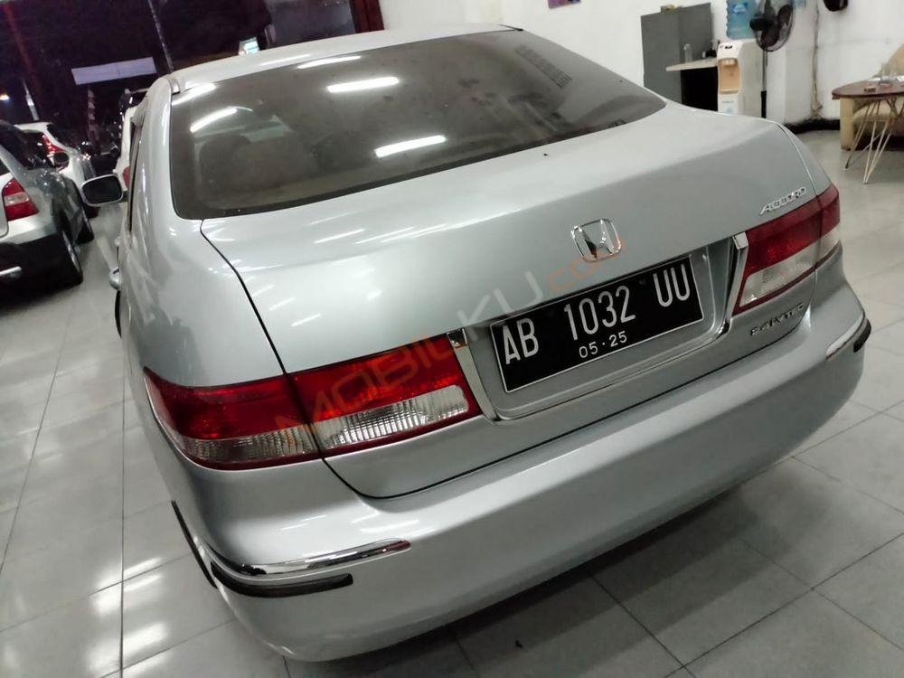 Mobil Honda Accord 2004